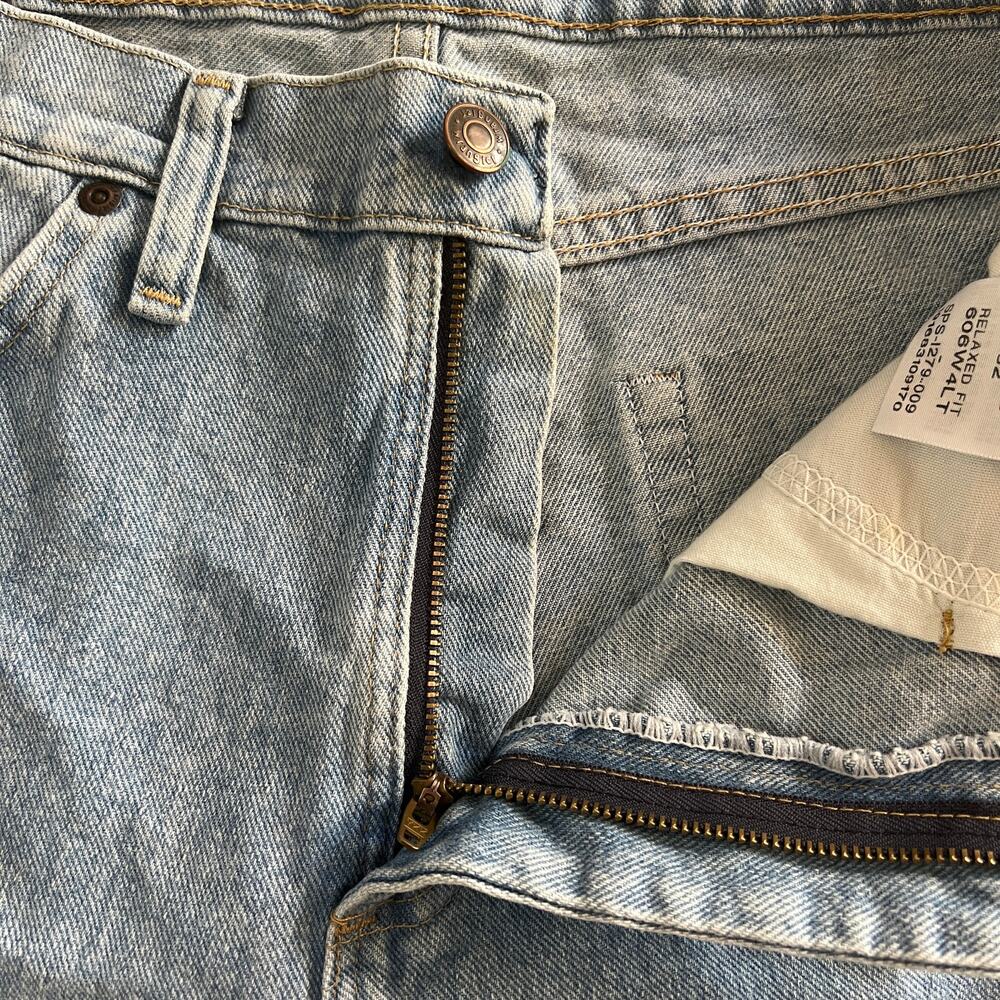 Wrangler Denim Shorts Relaxed Fit 32 Light Wash - Picture 8 of 9